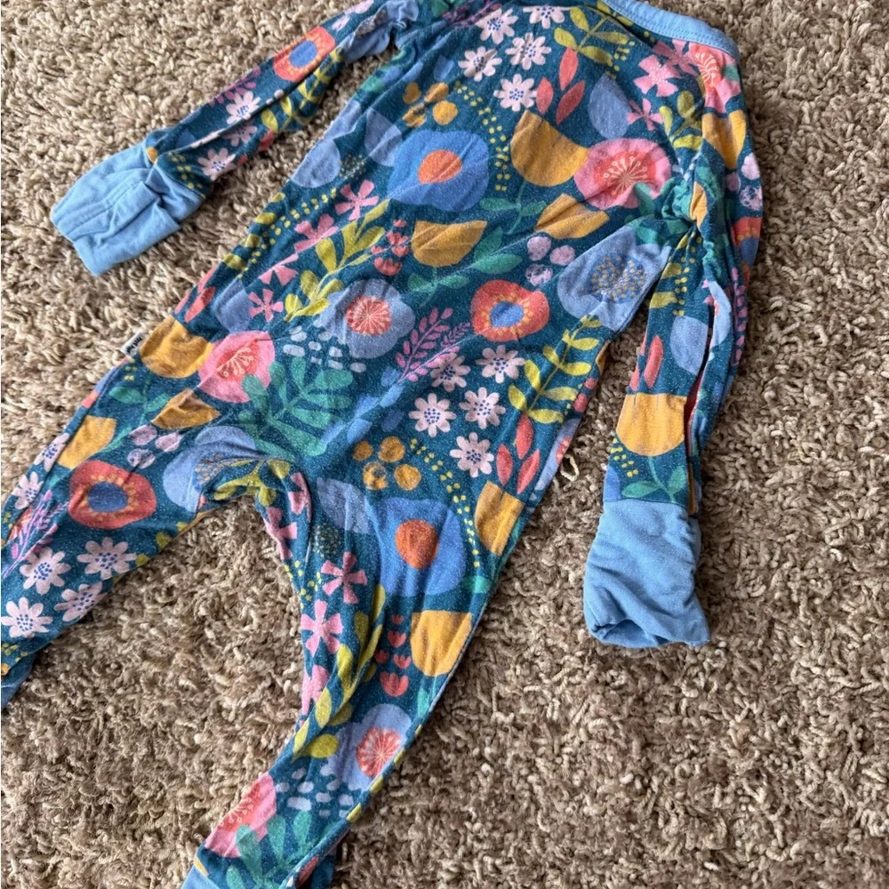 Little sleepies flower print 0-3mo